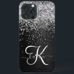 銀カスタムグリッターブラックスパークルモノグラム iPhone 13 PRO MAXケース<br><div class="desc">ブラックのブラシ付きエレガントメタリック背景に銀のグリッターを搭載したかわいらしトレンディーの電話ケーきらめくスのデザインを簡単にパーソナライズ。</div>