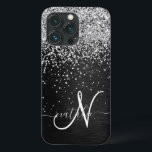 銀カスタムグリッターブラックスパークルモノグラム iPhone 13 PROケース<br><div class="desc">ブラックのブラシ付きエレガントメタリック背景に銀のグリッターを搭載したかわいらしトレンディーの電話ケーきらめくスのデザインを簡単にパーソナライズ。</div>