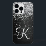 銀カスタムグリッターブラックスパークルモノグラム iPhone 14 PRO MAXケース<br><div class="desc">ブラックのブラシ付きエレガントメタリック背景に銀のグリッターを搭載したかわいらしトレンディーの電話ケーきらめくスのデザインを簡単にパーソナライズ。</div>