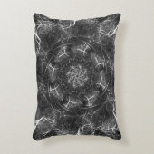 銀スパイラルエレガントフラクタル枕 アクセントクッション (正面(垂直))