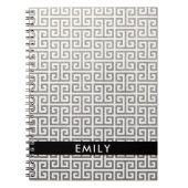 銀パーソナライズされた箔と白ギリシャ鍵 ノートブック (正面)