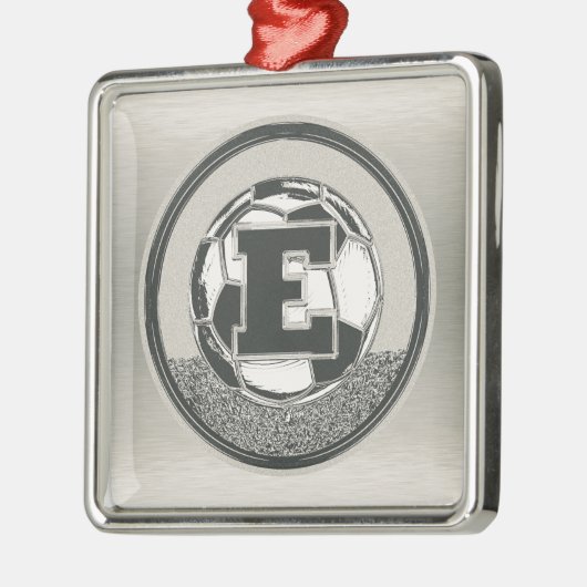 銀メダルのサッカーのモノグラムの手紙E メタルオーナメント (左)