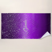 銀モノグラムモダン付き紫ブラシ仕上げ金属 | ビーチタオル (正面)