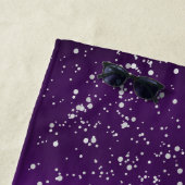 銀モノグラムモダン付き紫ブラシ仕上げ金属 | ビーチタオル (インサイチュ)