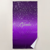 銀モノグラムモダン付き紫ブラシ仕上げ金属 | ビーチタオル (正面)