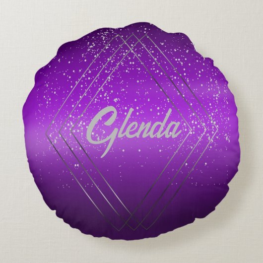 銀モノグラムモダン付き紫ブラシ仕上げ金属 | ラウンドクッション (裏面)