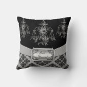 銀及び黒の華美なシャンデリアの結婚式 クッション (裏面)