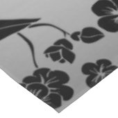 銀地に黒の柄　鳥と桜 テーブルクロス (アングル)