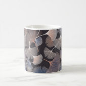 銀杏葉のエレガント柄。 コーヒーマグカップ (中央)