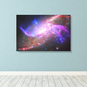 銀河の光が渦巻き銀河系Ngc 4258に現れる。 キャンバスプリント (インサイチュ (ウッドフロア))