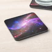 銀河の光が渦巻き銀河系Ngc 4258に現れる。 コースター (左側)