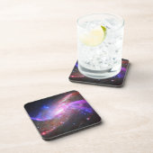 銀河の光が渦巻き銀河系Ngc 4258に現れる。 コースター (右側)