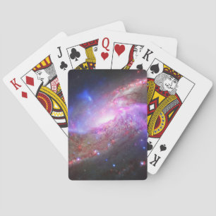 銀河の光が渦巻き銀河系Ngc 4258に現れる。 トランプ
