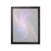 銀河の光が渦巻き銀河系Ngc 4258に現れる。 ノートパッド (回転)