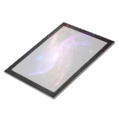 銀河の光が渦巻き銀河系Ngc 4258に現れる。 ノートパッド (アングル)