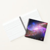 銀河の光が渦巻き銀河系Ngc 4258に現れる。 ノートブック (内部)