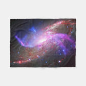 銀河の光が渦巻き銀河系Ngc 4258に現れる。 フリースブランケット (正面(横))