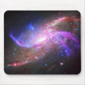 銀河の光が渦巻き銀河系Ngc 4258に現れる。 マウスパッド (正面)