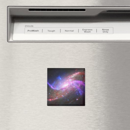 銀河の光が渦巻き銀河系Ngc 4258に現れる。 マグネット (インサイチュ (食洗機))