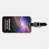 銀河の光が渦巻き銀河系Ngc 4258に現れる。 ラゲッジタグ (正面横)