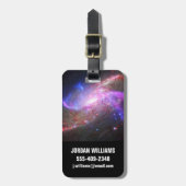 銀河の光が渦巻き銀河系Ngc 4258に現れる。 ラゲッジタグ (正面縦)