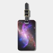 銀河の光が渦巻き銀河系Ngc 4258に現れる。 ラゲッジタグ (正面縦)