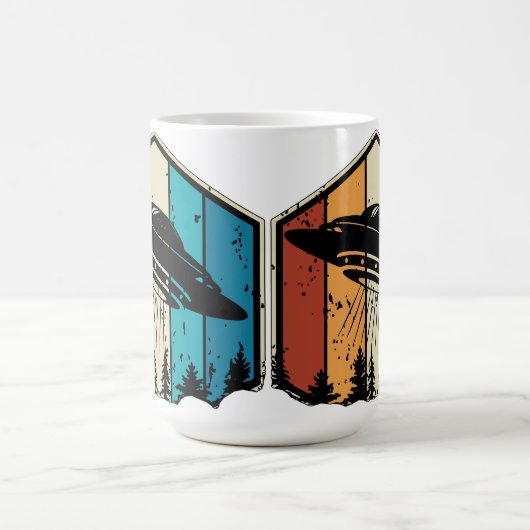 銀河の夢想:UFOがレトロの森を飛び越える コーヒーマグカップ (中央)