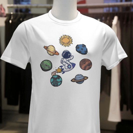 銀河系夢を見る探検家の宇宙飛行士と惑星 Tシャツ