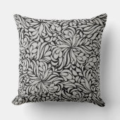 銀灰色の花の渦巻き模様(黒) クッション (正面)