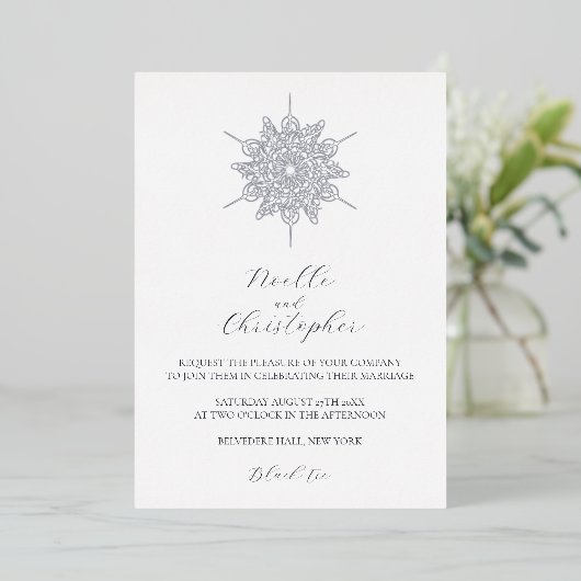 銀箔スノーフレークエレガントウィンターウェディング 箔招待状 (立ち正面)