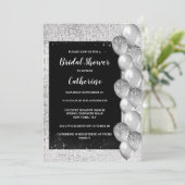 銀色のきらめくの風船が黒い豪華なエレガント上に 招待状 (スタンド正面)