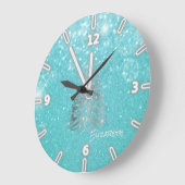 銀色のクリスマスツリー、青いきらめき- ラージ壁時計 (傾斜)