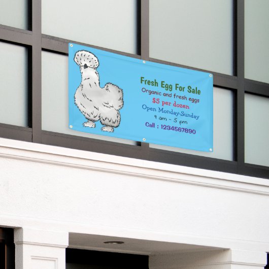 銀色のチキンの漫画の新鮮な卵の看板が販売のために 横断幕 (ビルの外側)