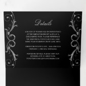 銀色の華美フローラが黒の上で渦を結婚巻く 三つ折り招待状 (内部最初)