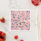 銀色の葉の背景にピンクの花 スタンダードカクテルナプキン (インサイチュ)