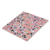 銀色の葉の背景にピンクの花 タイル (側面)