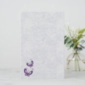 銀色の蝶の上に紫のフローラ結婚 便箋 (スタンド正面)