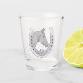 銀色の馬と馬蹄形のエンブレムパーソナライズされた ショットグラス (正面)