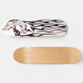 銀製および黒いムスタング スケートボード (横)