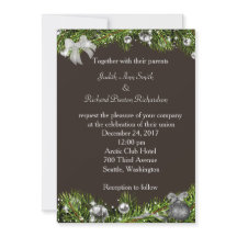 銀製のオーナメントを持つクリスマスの結婚式招待状