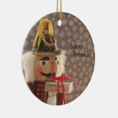 銀製のギフトのオーナメントが付いているくるみ割り セラミックオーナメント (右)