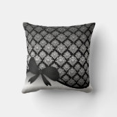 銀製のサテンのダマスク織の黒の渦巻のリボンの弓 クッション (裏面)