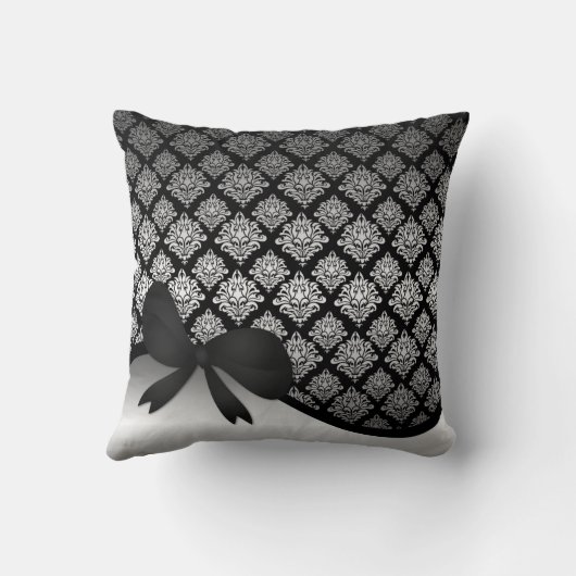 銀製のサテンのダマスク織の黒の渦巻のリボンの弓 クッション (裏面)