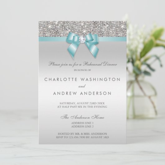 銀製のスパンコールのティール（緑がかった色）の弓結婚式のリハーサルの夕食 招待状 (スタンド正面)