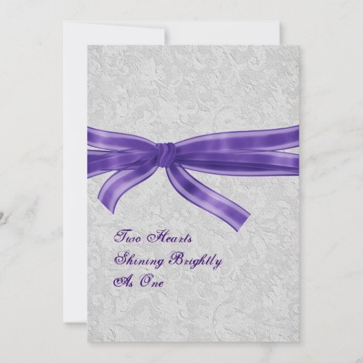 銀製のダマスク織および紫色の弓結婚式 招待状 (裏面)
