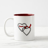 銀製のハートの赤いリボンのマグ ツートーンマグカップ (左)