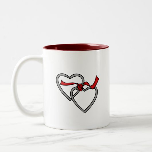 銀製のハートの赤いリボンのマグ ツートーンマグカップ (左)