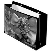 銀製の弓および水晶 ラージペーパーバッグ (正面アングル)