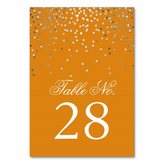 銀製の紙吹雪はオレンジ結婚式のテーブル数に点を打ちます テーブルナンバー (正面)