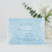 銀製の青RSVPの招待状の白い雪片 出欠カード (スタンド正面)